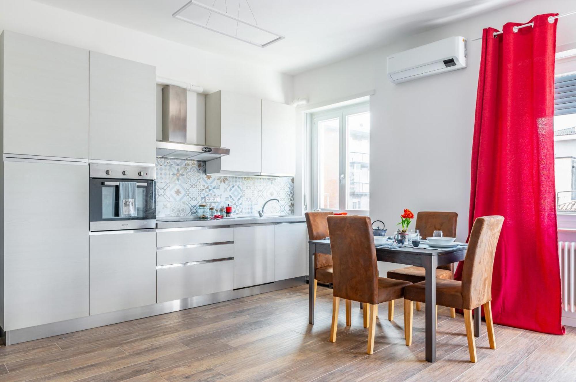 Apartamento - Sweety With Balcony!